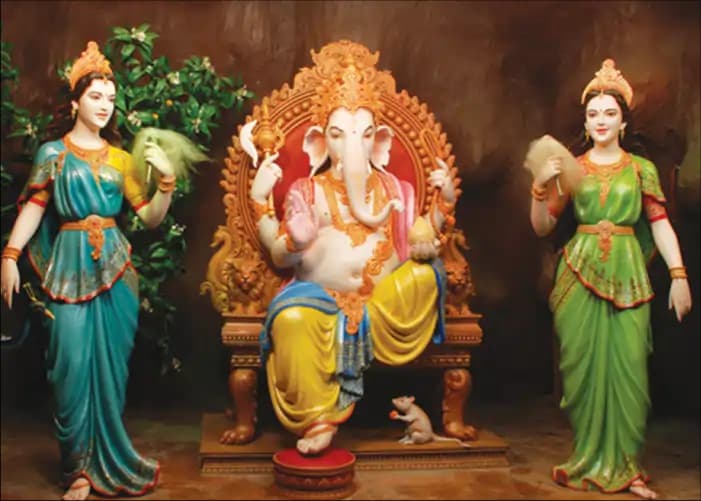 Shri Ganesha with Maa Riddhi and Siddhi