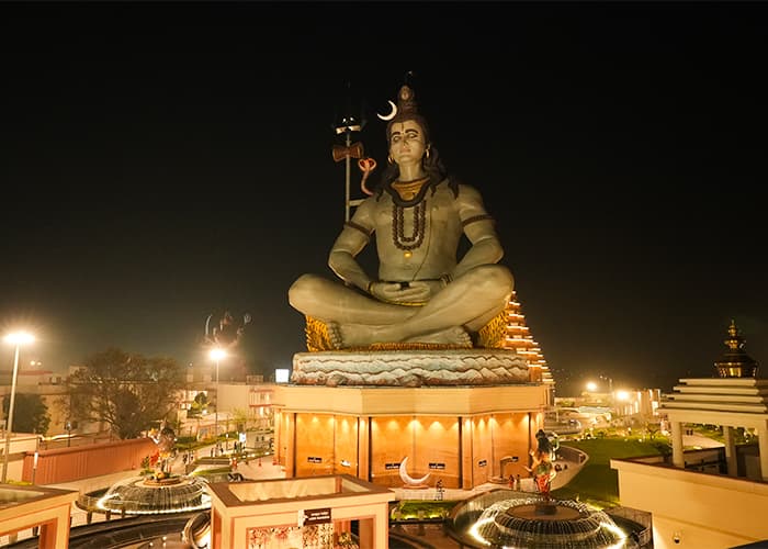 why-shiv-dham-temple-at-chaar-dham-vrindavan-attracting-so-many-devotees