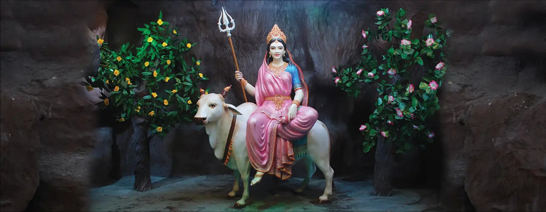 Visit the most famous Temple of Maa Shailputri located at Vrindavan's Chaar Dham