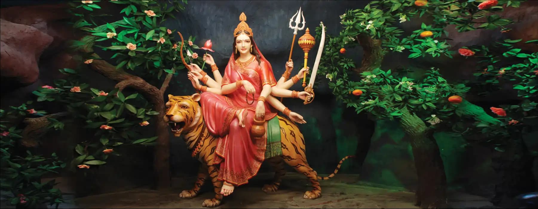 Visit the Chaar Dham temple in Vrindavan for the darshan of Maa Chandraghanta.