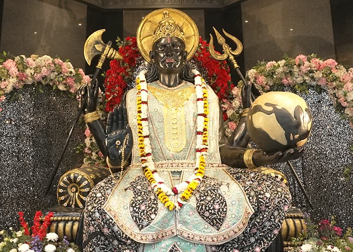 what-to-offer-and-what-to-receive-at-shani-dham-in-chaar-dham-vrindavan