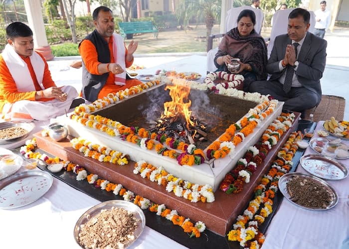 Pujas-and-Havans-at-Chaar-Dham-Vrindavan-Guide