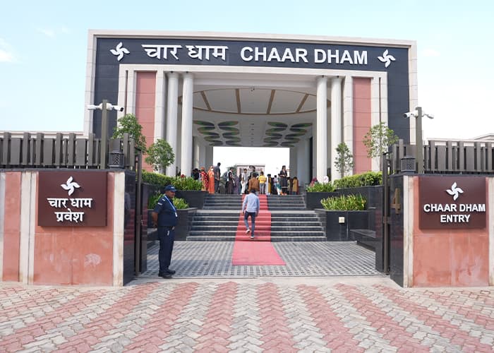 why-chaar-dham-temple-vrindavan-is-a-soulful-pause-in-a-restless-world