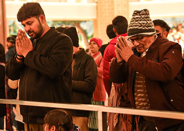 unexpected-emotions-you-feel-inside-chaar-dham-temple-vrindavan