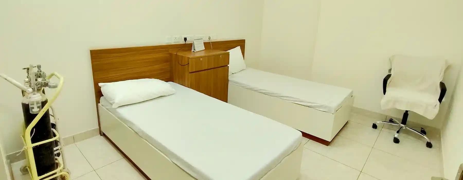 Radha charitable physiotherapy clinic at Chaar Dham Temple Vrindavan for health services.