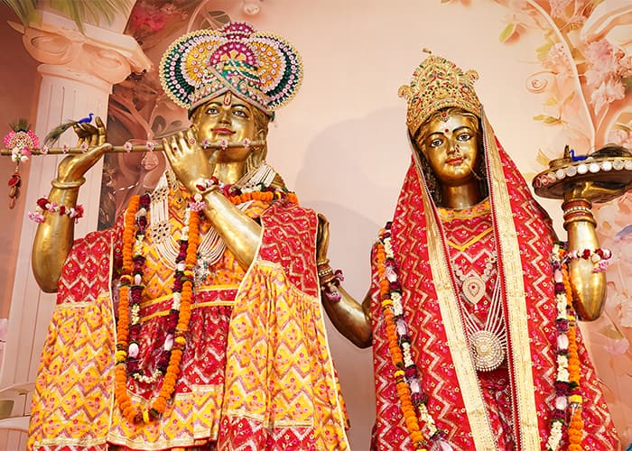 experience-the-divine-love-of-radha-krishna-at-chaar-dham-vrindavan