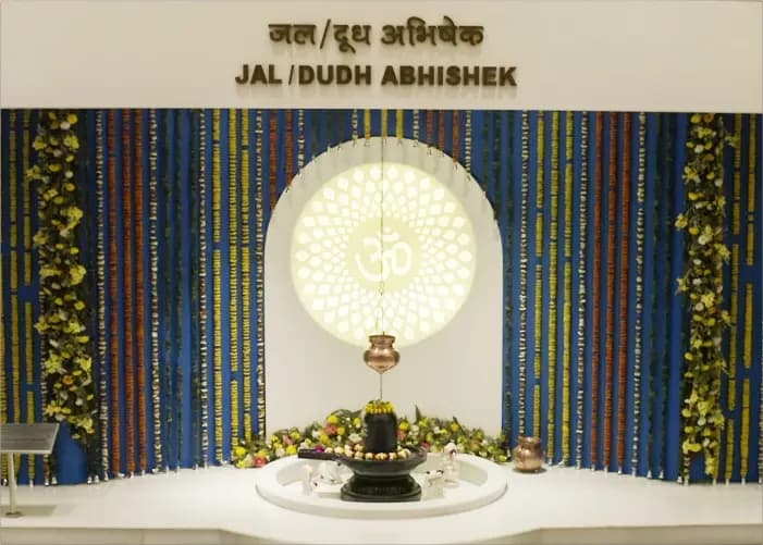 Doodh Jal Abhishek at Chaar Dham Temple Vrindavan as a holy ritual for Shiva.